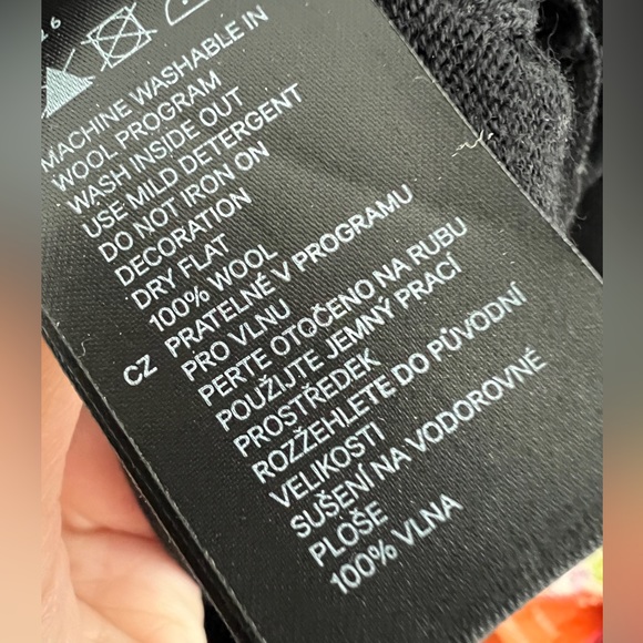 SOLD Aritzia silk blouse - Picture 6 of 7